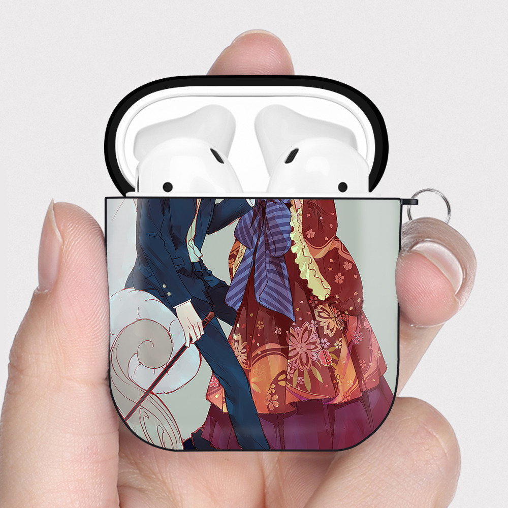（画像用） ぎんたま 坂田銀時（さかたぎんとき） 神楽 志村新八（しむら しんぱち） GINTAMA Sakata Gintoki Kagura Shimura Shinpachi AirPods 第2世代保護ケース ハードシェル ブラック 耐衝撃・防指紋・カラビナ付き