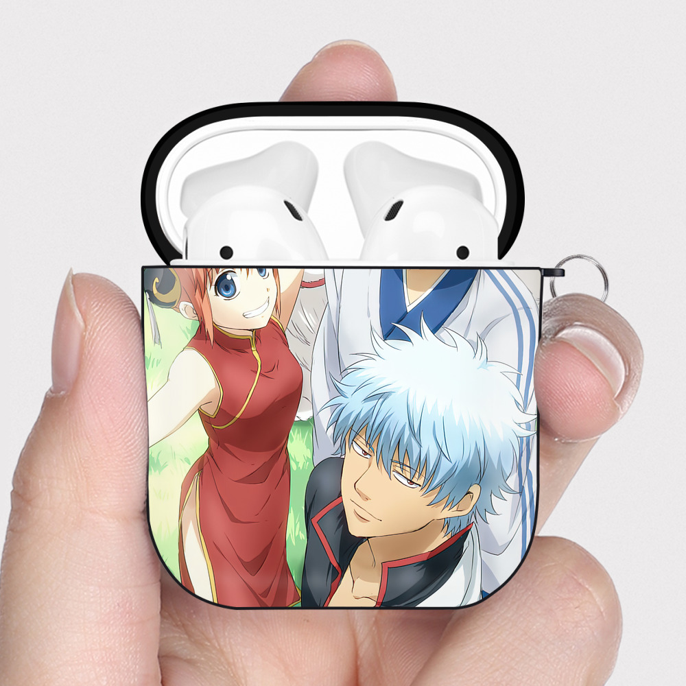 （画像用） ぎんたま 坂田銀時（さかたぎんとき） 神楽 志村新八（しむら しんぱち） GINTAMA Sakata Gintoki Kagura Shimura Shinpachi AirPods 第2世代保護ケース ハードシェル ブラック 耐衝撃・防指紋・カラビナ付き