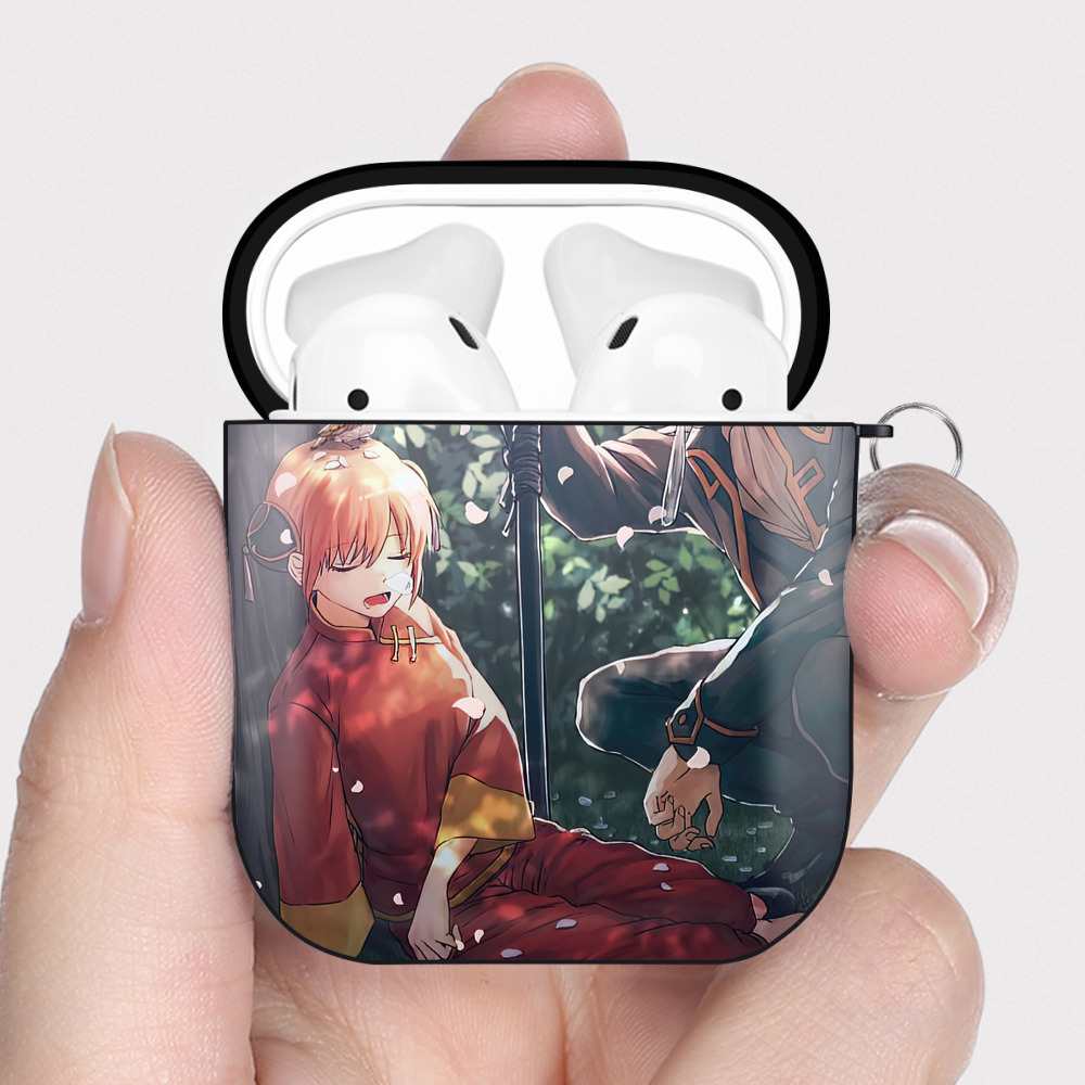 （画像用） ぎんたま 坂田銀時（さかたぎんとき） 神楽 志村新八（しむら しんぱち） GINTAMA Sakata Gintoki Kagura Shimura Shinpachi AirPods 第2世代保護ケース ハードシェル ブラック 耐衝撃・防指紋・カラビナ付き
