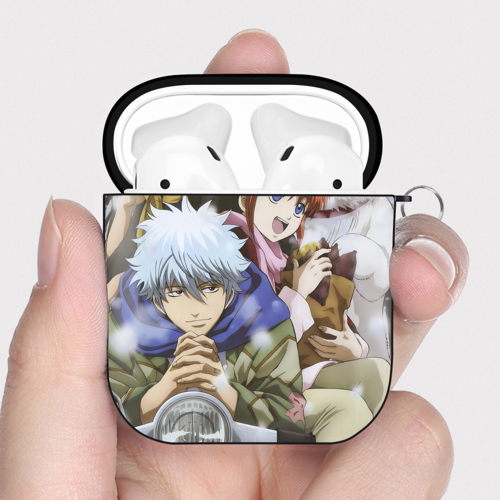 （画像用） ぎんたま 坂田銀時（さかたぎんとき） 神楽 志村新八（しむら しんぱち） GINTAMA Sakata Gintoki Kagura Shimura Shinpachi AirPods 第2世代保護ケース ハードシェル ブラック 耐衝撃・防指紋・カラビナ付き