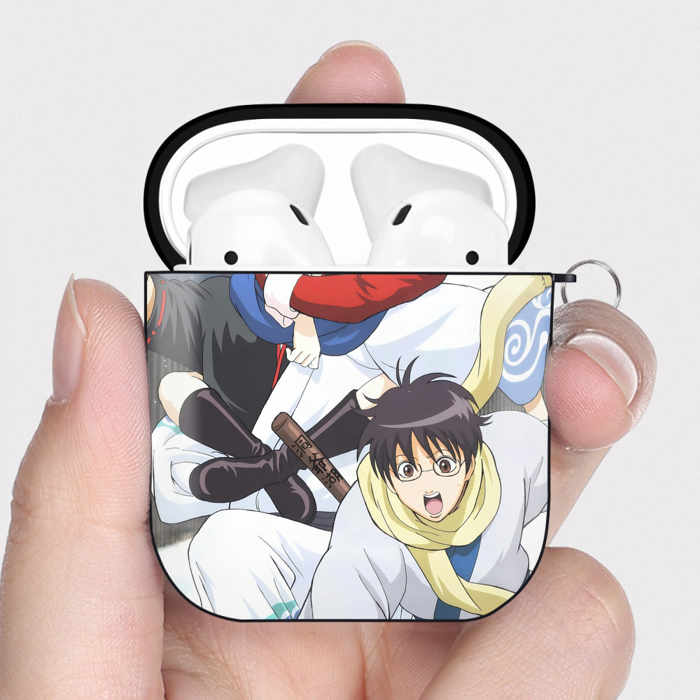 （画像用） ぎんたま 坂田銀時（さかたぎんとき） 神楽 志村新八（しむら しんぱち） GINTAMA Sakata Gintoki Kagura Shimura Shinpachi AirPods 第2世代保護ケース ハードシェル ブラック 耐衝撃・防指紋・カラビナ付き