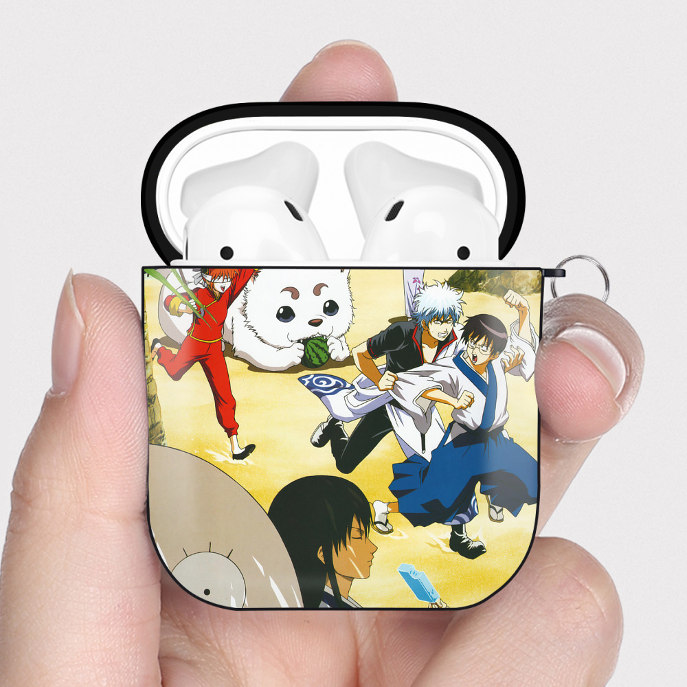 （画像用） ぎんたま 坂田銀時（さかたぎんとき） 神楽 志村新八（しむら しんぱち） GINTAMA Sakata Gintoki Kagura Shimura Shinpachi AirPods 第2世代保護ケース ハードシェル ブラック 耐衝撃・防指紋・カラビナ付き