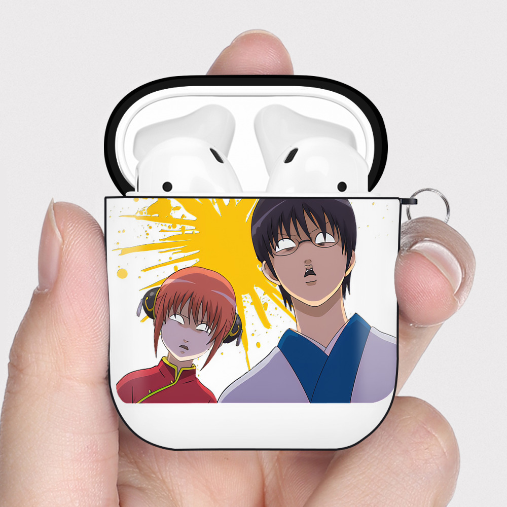 （画像用） ぎんたま 坂田銀時（さかたぎんとき） 神楽 志村新八（しむら しんぱち） GINTAMA Sakata Gintoki Kagura Shimura Shinpachi AirPods 第2世代保護ケース ハードシェル ブラック 耐衝撃・防指紋・カラビナ付き
