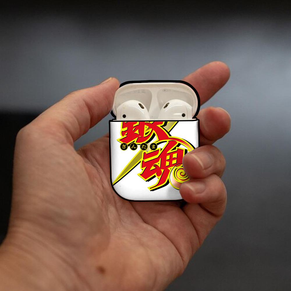 ぎんたま 坂田銀時（さかたぎんとき） 神楽 志村新八（しむら しんぱち） GINTAMA Sakata Gintoki Kagura Shimura Shinpachi AirPods 第2世代保護ケース ハードシェル ブラック 耐衝撃・防指紋・カラビナ付き